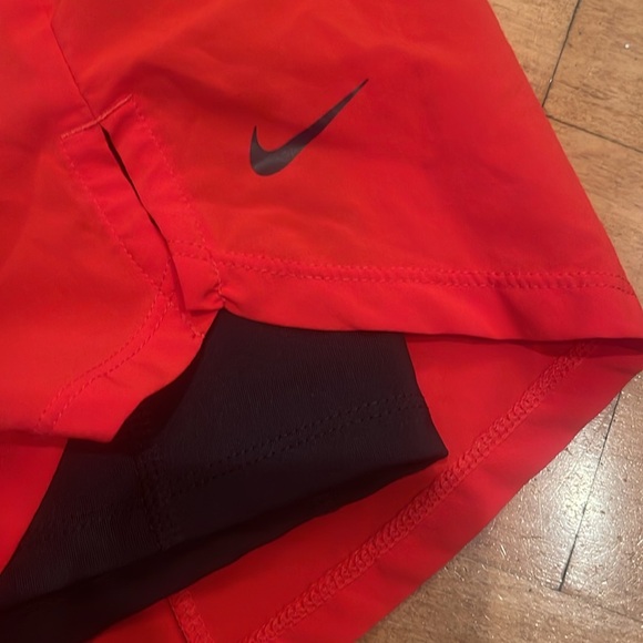 Women’s Nike line shorts small new without tags - Picture 2 of 5